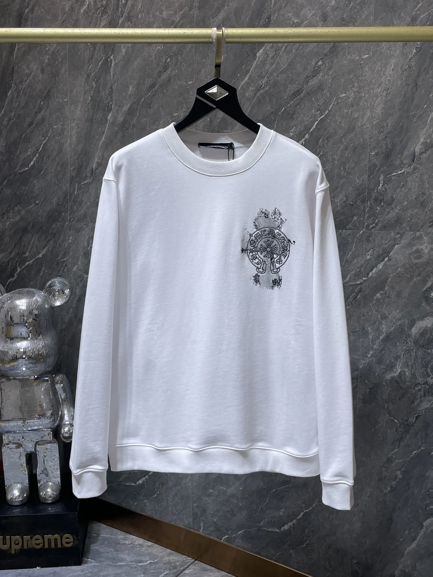 P216 Chrome Hearts Autumn and Winter 2025 Counter synchronization High-weight, environmentally friendly and high-quality top-quality fabrics Three-dimensional Sanskrit embroidered cross round neck sweatshirt Hand-painted dyeing and embroidery Counter synchronization 1:1 replica version Recommended color: black White Size: S, M, L, XL